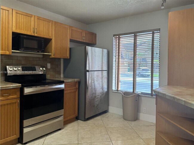 Foto del edificio - 8211 NW 191st St