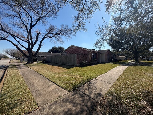 Building Photo - 12859 Clarewood Dr