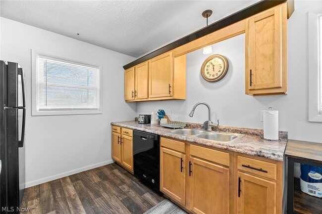 Building Photo - 2225 Martha Ave NE