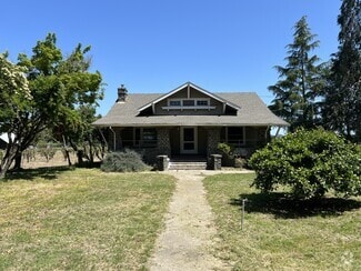 Building Photo - 1851 Magnolia Dr
