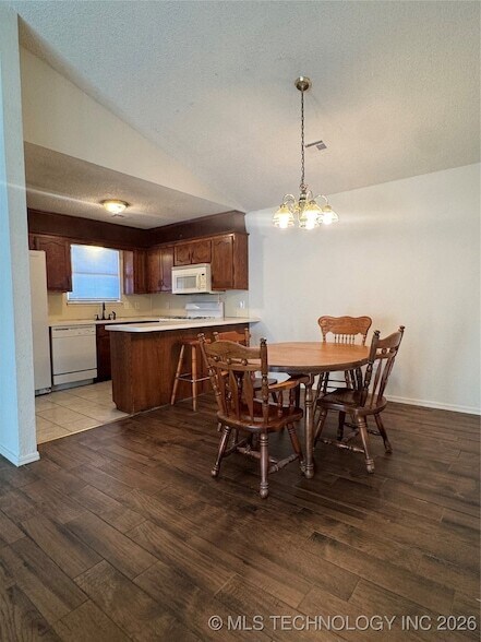 Foto del edificio - 5727 S Vancouver Ave