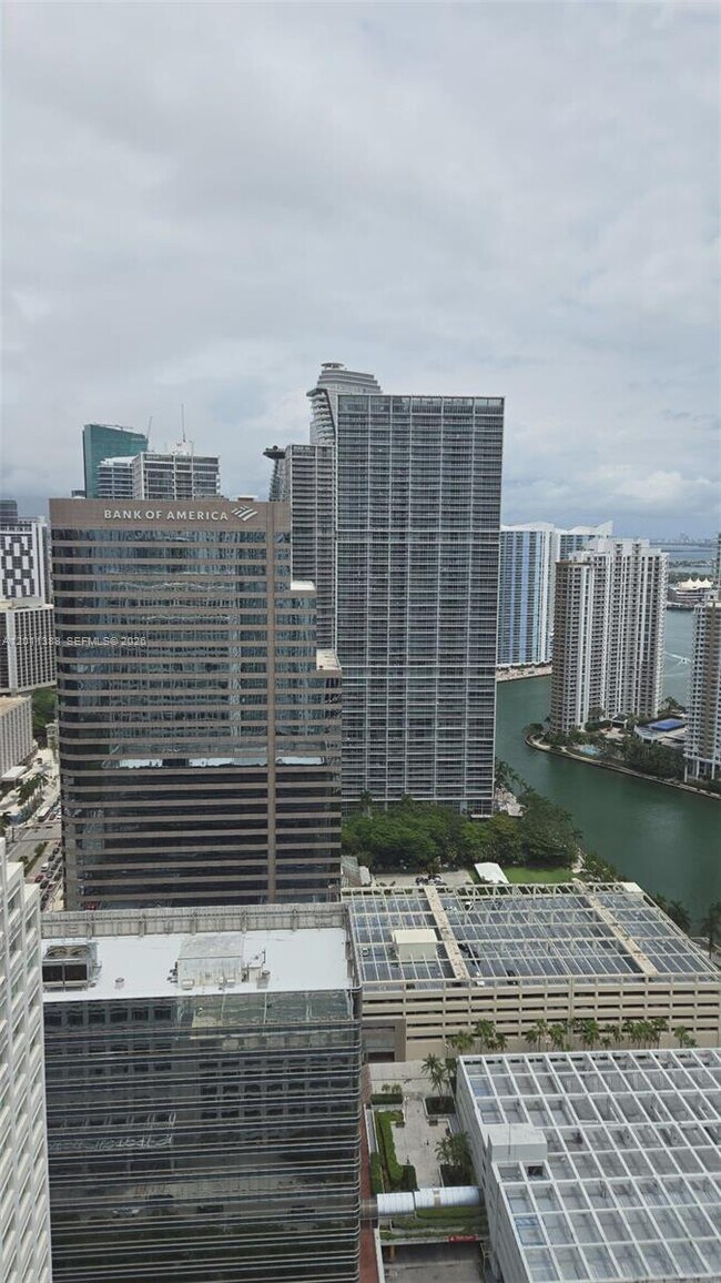 Building Photo - 950 Brickell Bay Dr