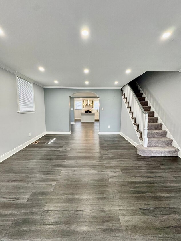 Foto principal - Updated 3-Bedroom Home with Garage in Ceda...