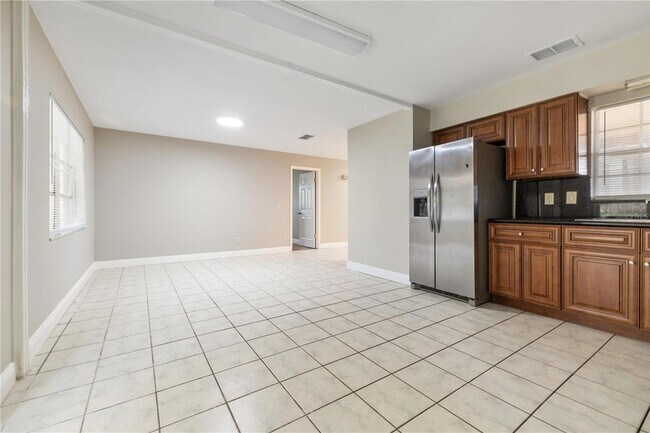 Building Photo - 7314 Sequoia Dr