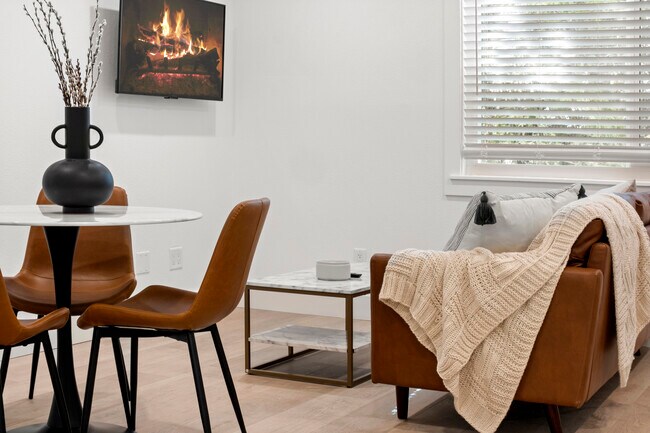 Sala de estar - 2430 Prospect LP