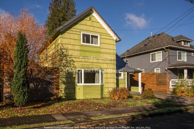 Foto del edificio - Light-Filled Home with Timeless Design Ele...