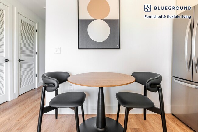 Building Photo - 716 L St SE