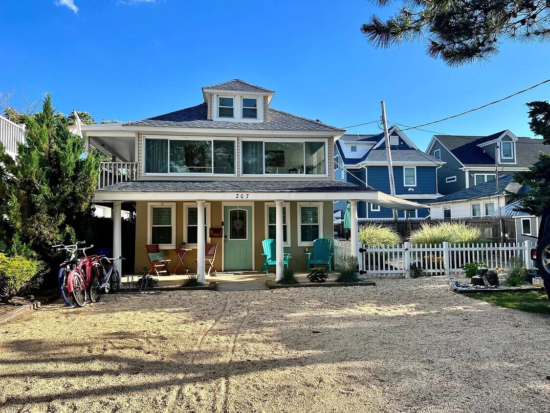 Primary Photo - 207 16th Ave