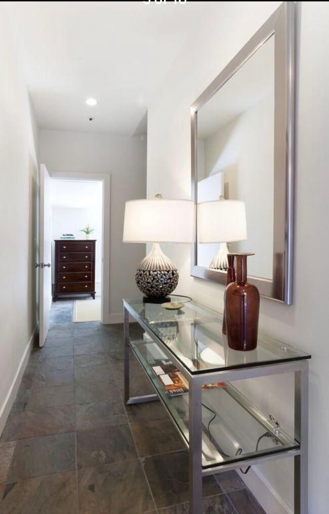 Building Photo - 269 Hickory St