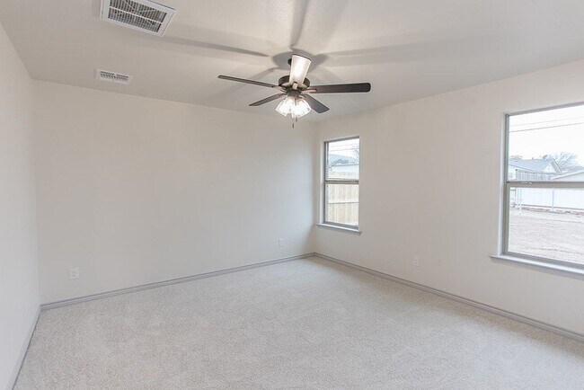 Foto del edificio - 2512 S County Rd