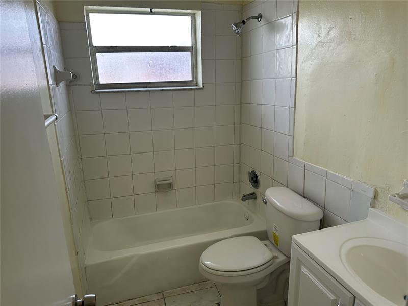 Foto del edificio - 380 SW 27th Terrace