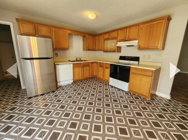 Building Photo - 3-Bed, 2-Bath Home in Benton – Available a...
