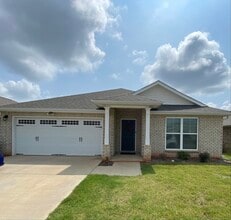 Building Photo - 107 Daymark Dr