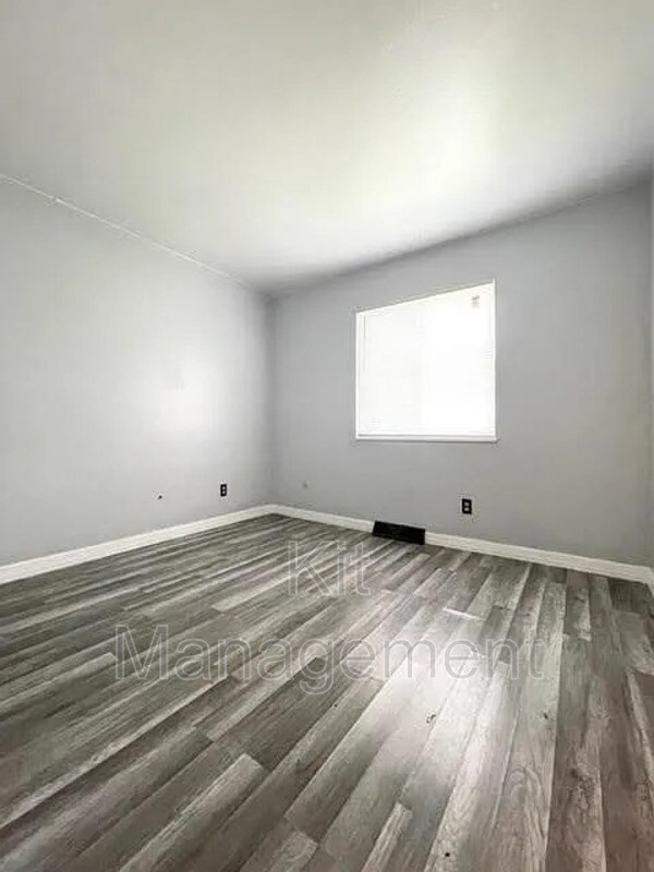 Foto del edificio - 6215 Jackman Rd