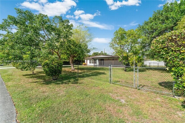 Foto del edificio - 10621 SW 111th St