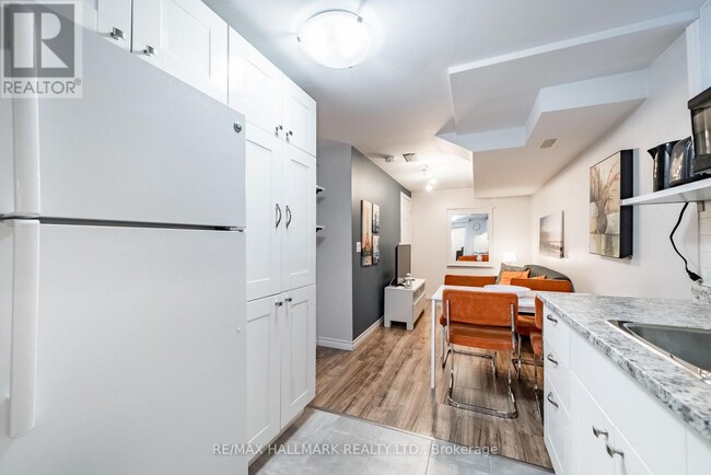 Building Photo - 14 Innes Ave