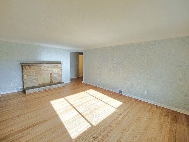 Foto del edificio - *Well-Maintained & Spacious 3BD/1.5BA Single Family Home Available in Baldwin*