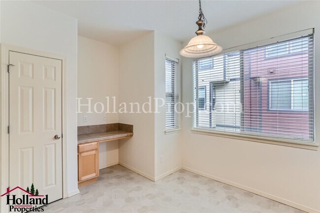 Foto del edificio - Modern 2-Bedroom Townhome with Garage & Private Deck