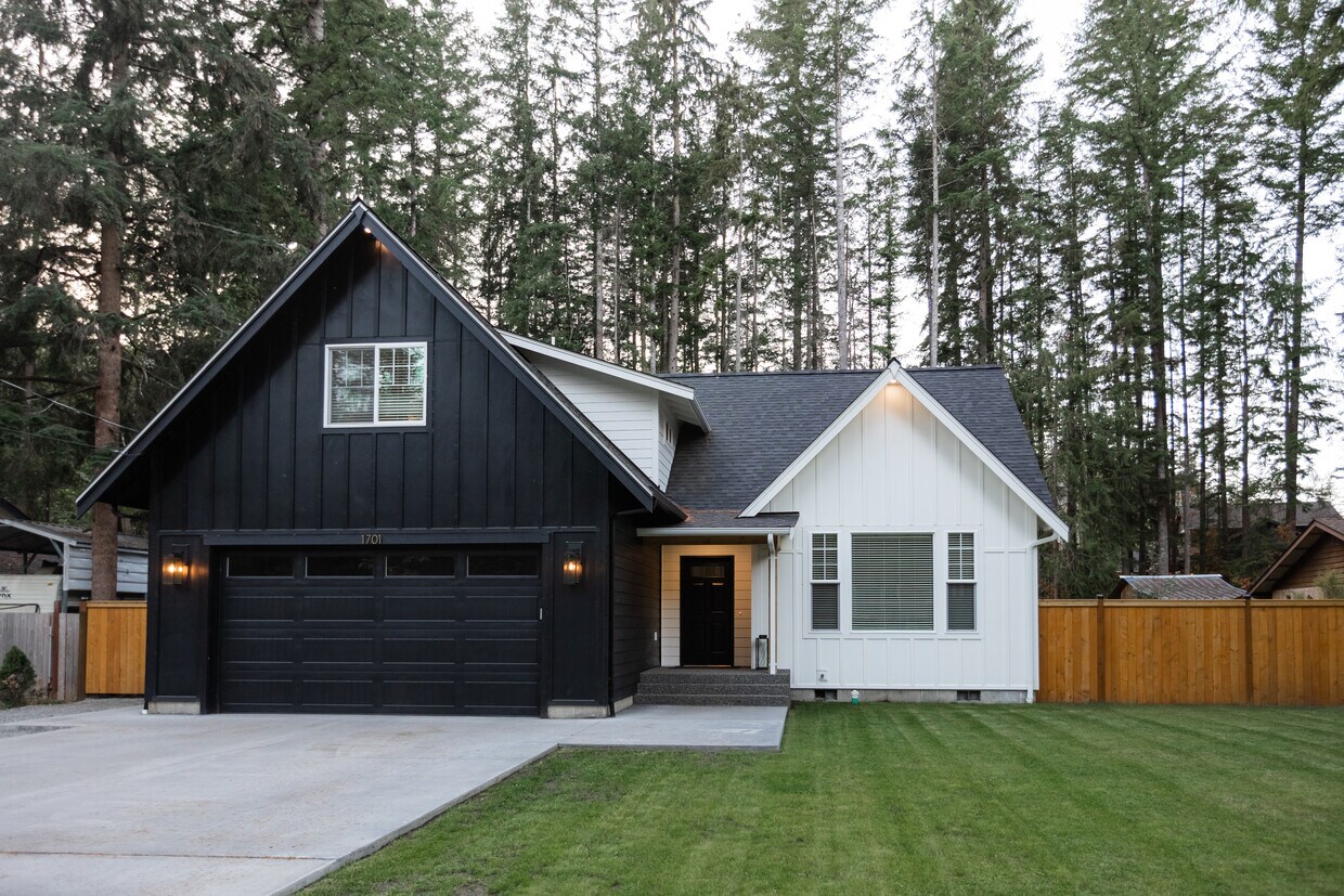 1701 Peaceful Valley Dr, Maple Falls, WA 98266 House Rental in Maple