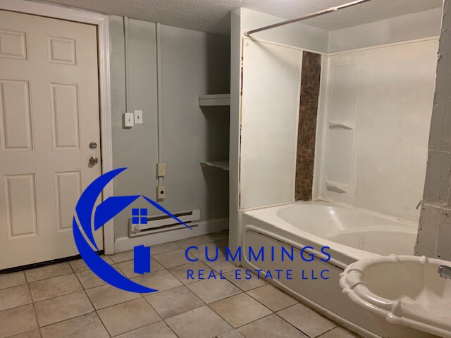 Building Photo - Lovely One Bedroom Duplex