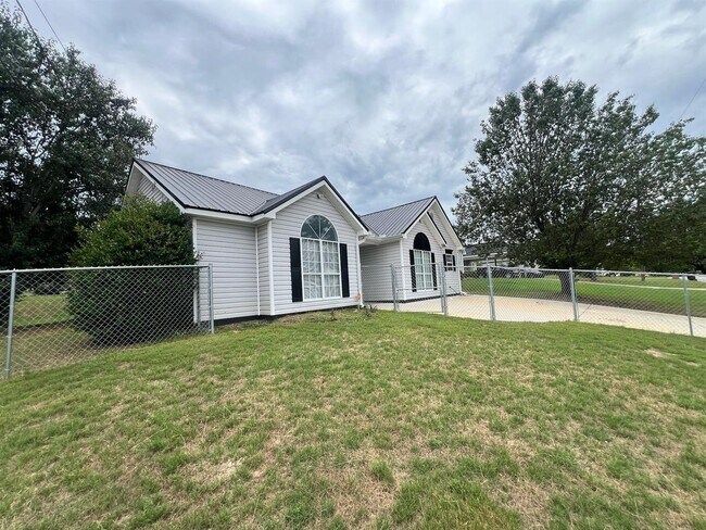 Foto del edificio - 6048 Buxton Dr