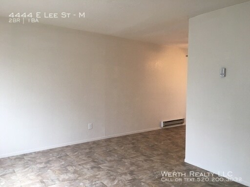 Building Photo - East Side Town Home 2bd/1ba