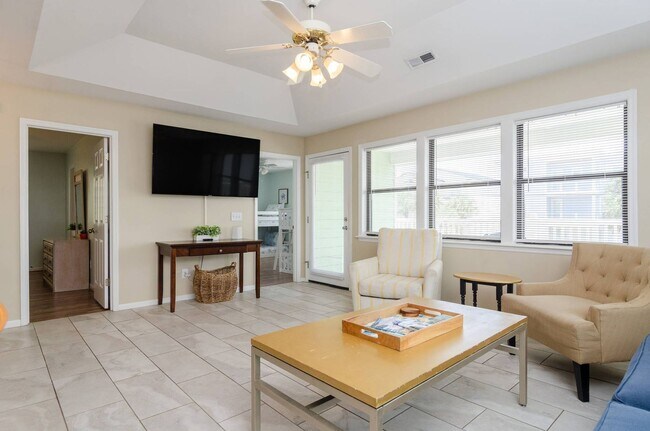 Foto del edificio - 741 Fort Fisher Blvd N