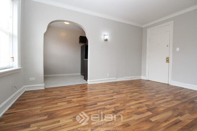 Building Photo - 3943 W Diversey Ave