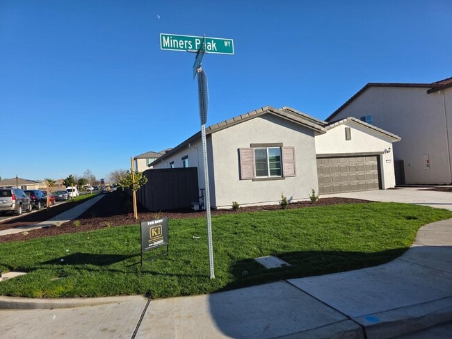 Building Photo - 2165 Miners Peak Wy