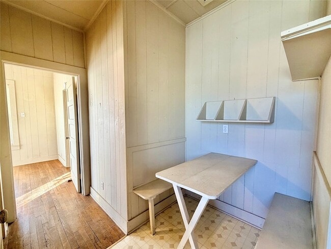 Building Photo - 1006 Gregg St