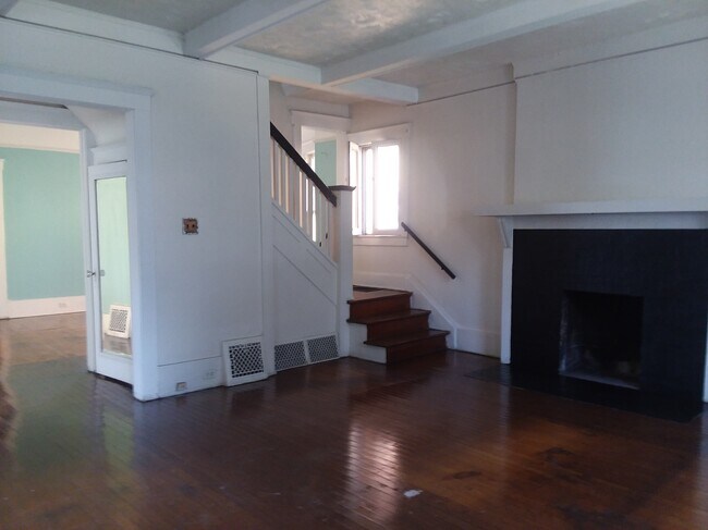 Building Photo - 186 Monterey St