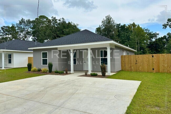 Foto del edificio - **OPEN HOUSE 08/17 1-3PM** 4 Bed/2 Bath Ho...