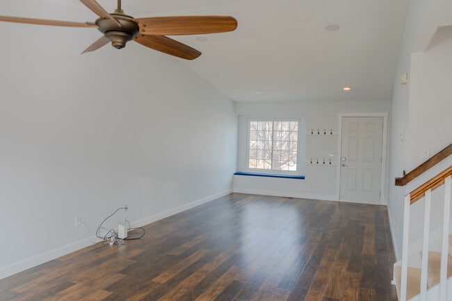 Building Photo - 307 Benton St