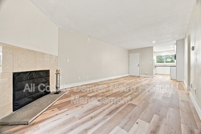 Building Photo - 433 Wright St