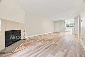 Building Photo - 433 Wright St