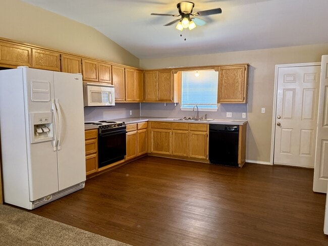 Building Photo - 2408 Cimmaron Dr