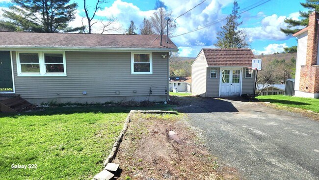 Foto del edificio - 9 Shirley Dr