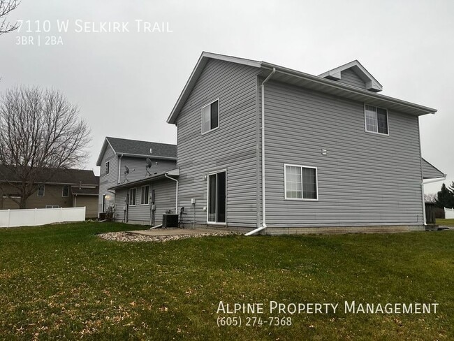 Building Photo - 3 Bed/2 Bath West Side Twinhome!