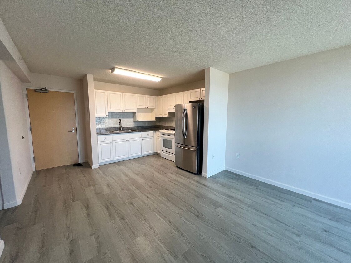 Primary Photo - 801 South Street 2-bedroom 1-bath with 2 p...