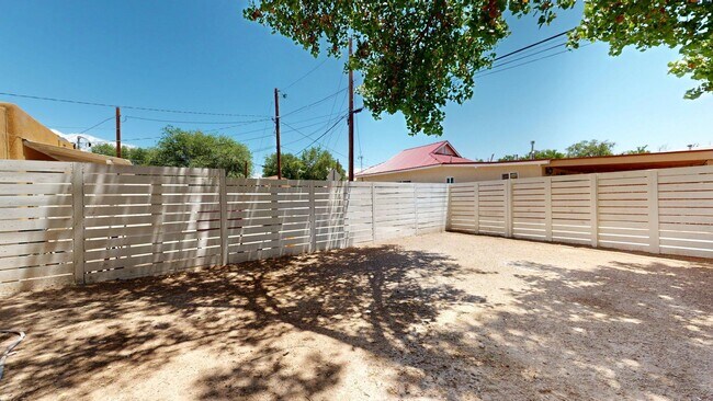 Foto del edificio - 1207 Barelas St SW