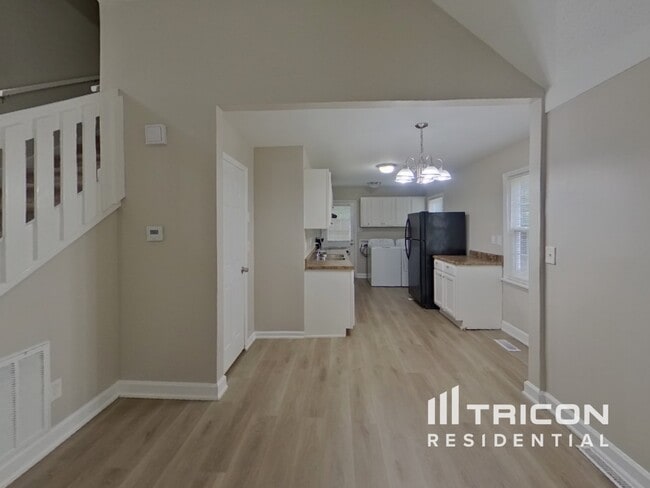 Foto del edificio - 8434 Barncliff Rd