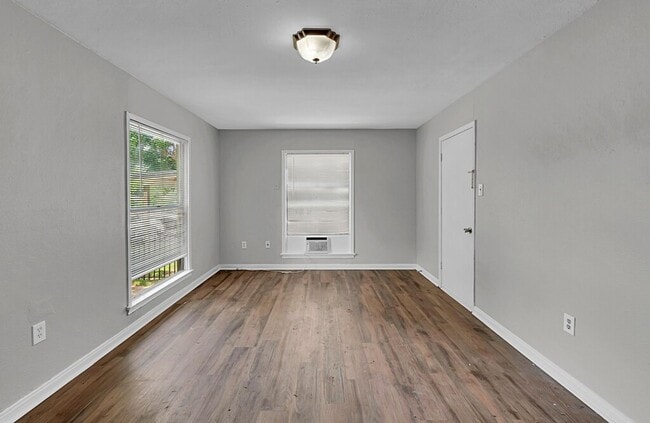 Foto del edificio - 2712 Mitchell Ave