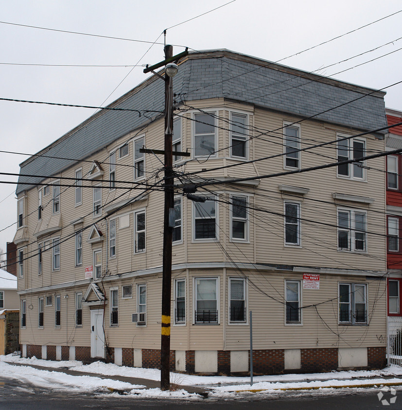 Building Photo - 226 21st St