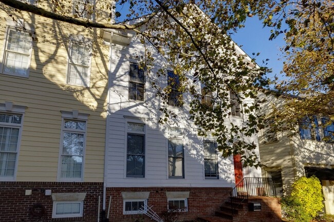 Photo - Luxury Townhome in the Heart of the Kentlands