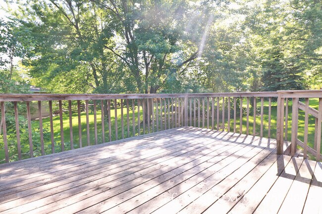 Building Photo - Fantastic 3 Bedroom Duplex Near Tomar Park!