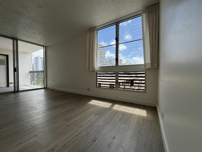 Building Photo - To register for the showing time, note the 4 digit code: 4198 and click "APPLY NOW."(mobile:orang...