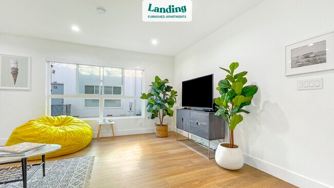 Foto del edificio - 1747 N Kingsley Dr