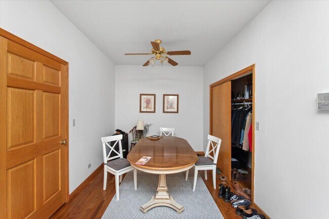 Photo - 3 bedroom in Chicago IL 60657 Apartment