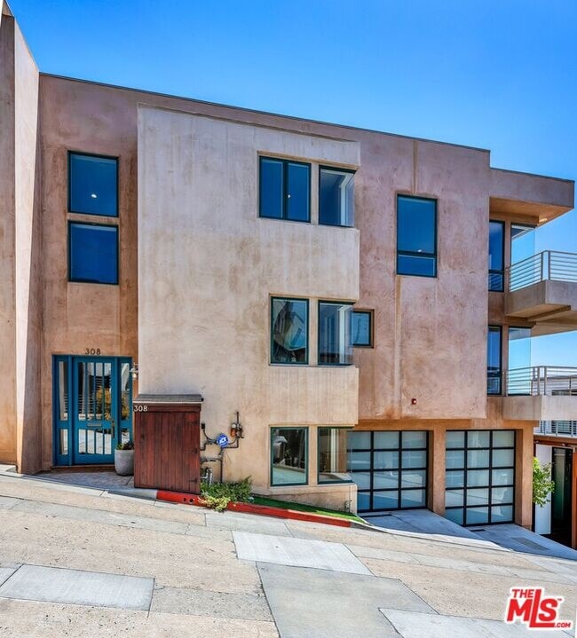 Building Photo - 308 Gull St