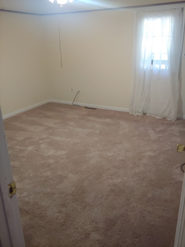 Building Photo - 39318 Summitt Hill Dr